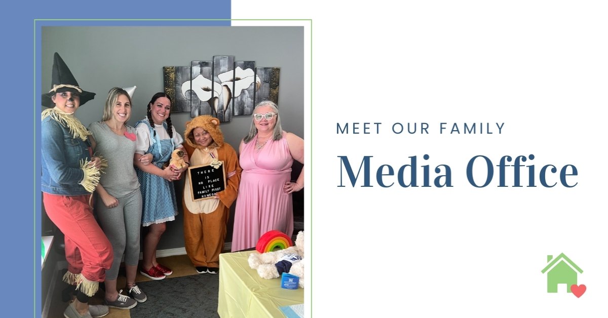 Five women dressed up as characters from the Wizard of OZ